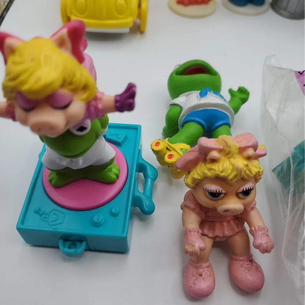 Vintage Character Figurines Sesame Street Muppets Flintstones PVC Toys Lot 18